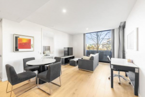 Central located 2 bedroom Apartment in Canberra with Parking